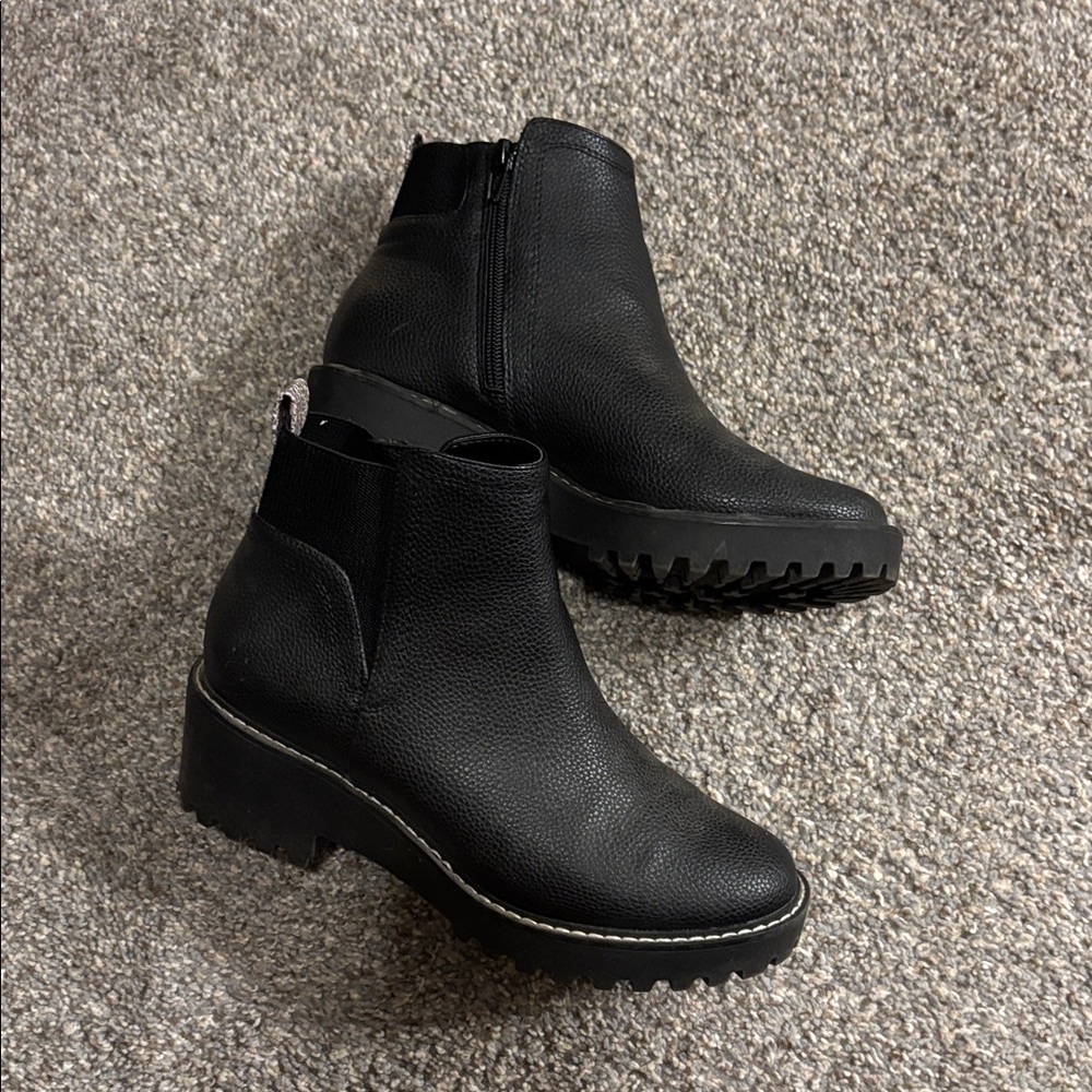 Universal Thread Black Ankle Boots